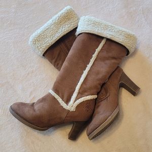 Sherpa lined 2000s boots